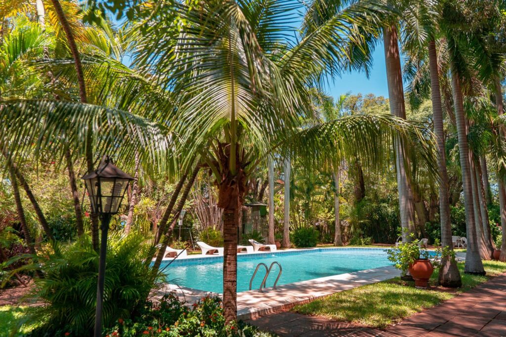 Piscina y jardines del Gran Hotel del Paraguay